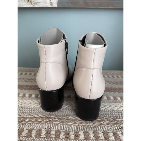White Leather Boots With Heel Side Zipper by White Mountain Fairchild Size 8.5 M - Picture 3 of 7